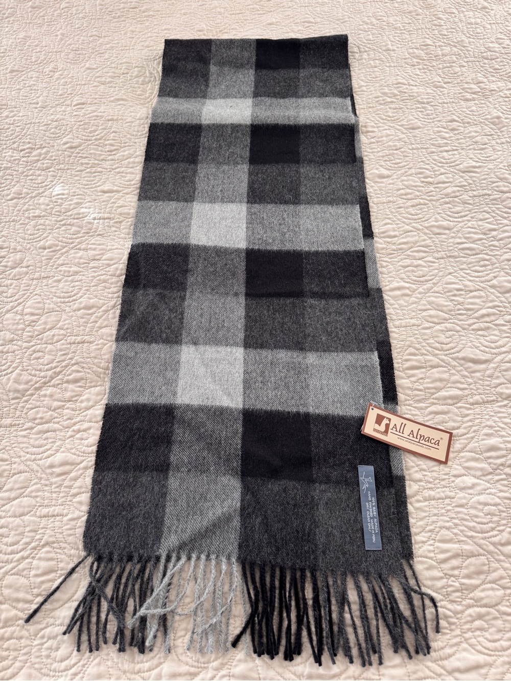 All Alpaca 100% Baby Alpaca Plaid Scarf Black Gray Made in Peru NWT - Picture 3 of 9